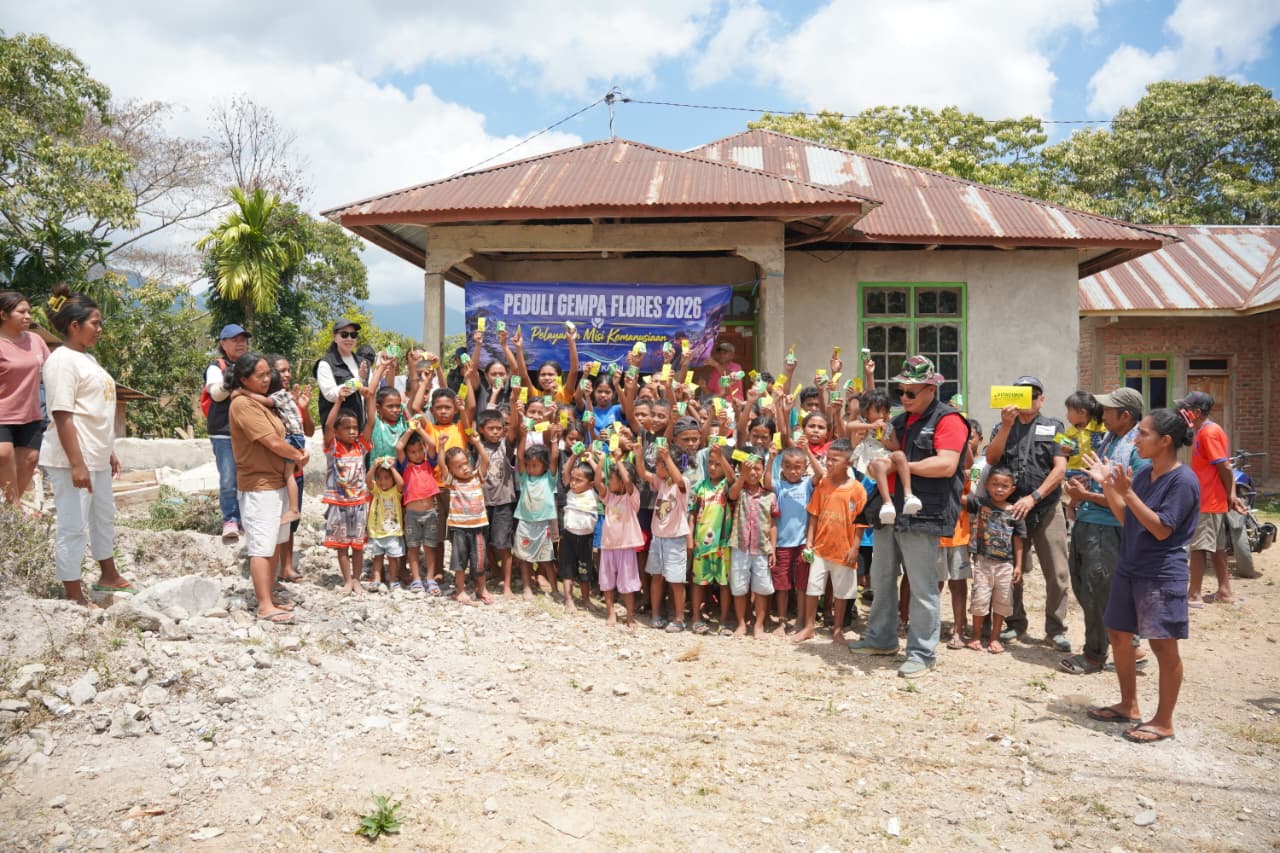 Anak-anak penyintas gempa Flores menerima pendampingan dari Tim Misi Kemanusiaan Yayasan Sungai Kasih