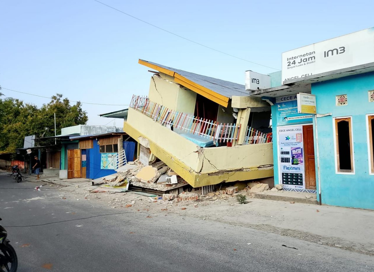 Bangunan rusak akibat gempa Flores M7,7 di Manggarai Timur, NTT (15 Agustus 2026)